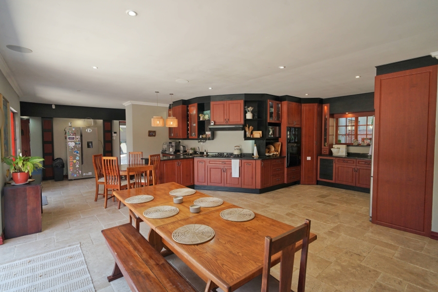 To Let 5 Bedroom Property for Rent in Beacon Bay Eastern Cape
